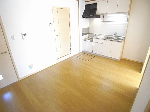 Living and room. I'm cooking is a pat in the bright dining kitchen ☆ 彡