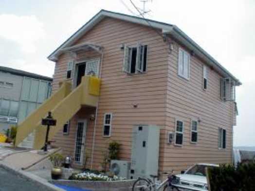 Local appearance photo. Pink cute house second floor doorway