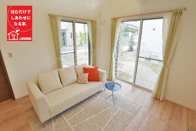 Living. Come overlooking from living on site Please enjoy the "atmosphere of common garden" !!