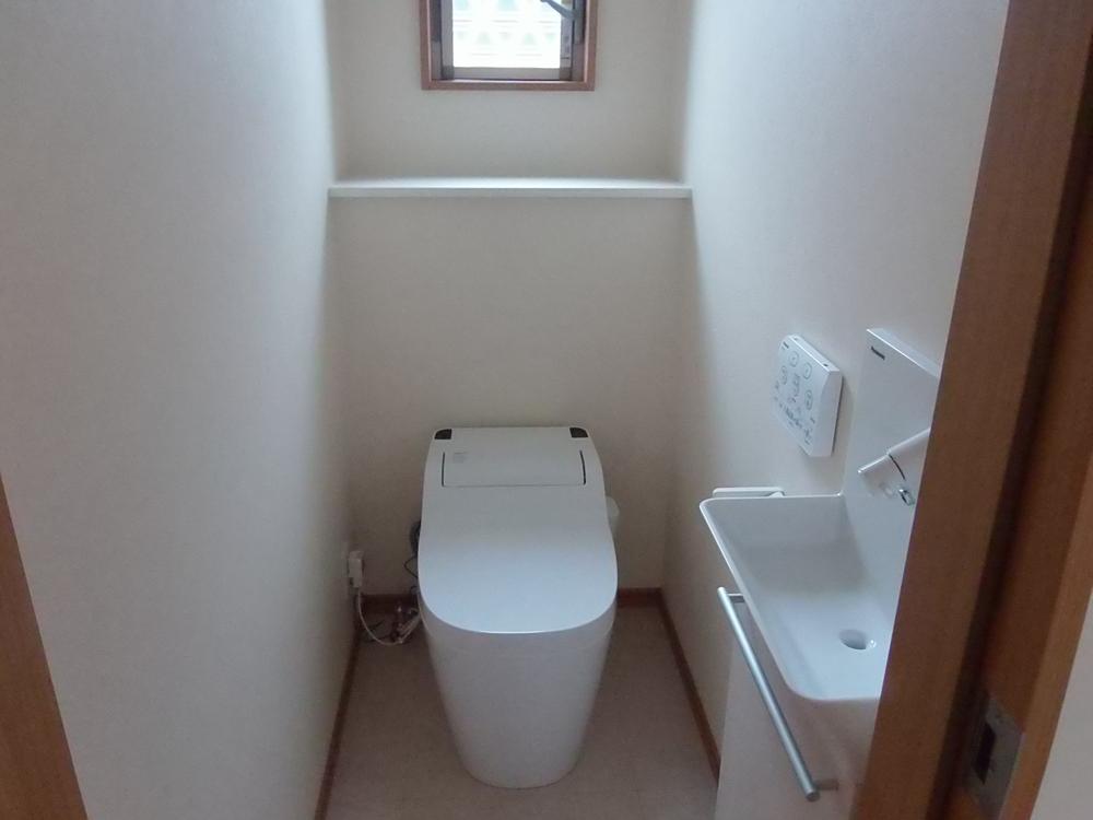 Toilet. Indoor (10 May 2013) Shooting