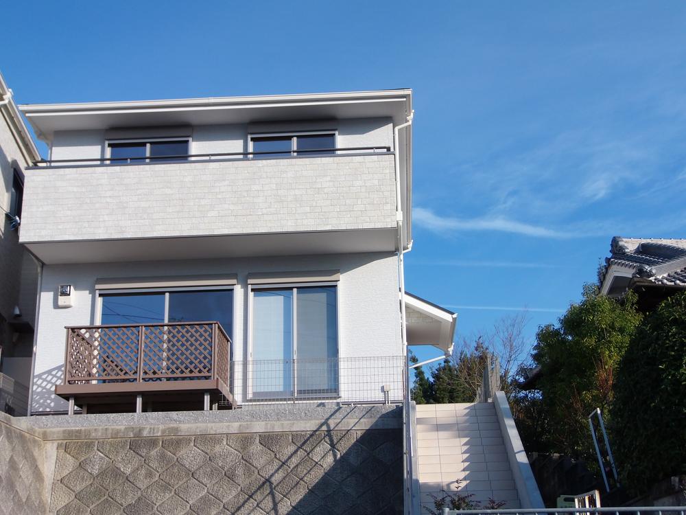 Local appearance photo. Indoor (12 May 2013) shooting south-facing, View of the good location