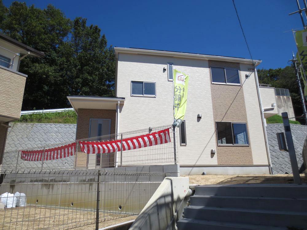 Local appearance photo. ■ The building is already completed! Please feel free to contact us the direction of preview hope ■ ■ All-electric, Photovoltaic power generation system installed! Dirt is fell easy to exterior wall siding processing! ■