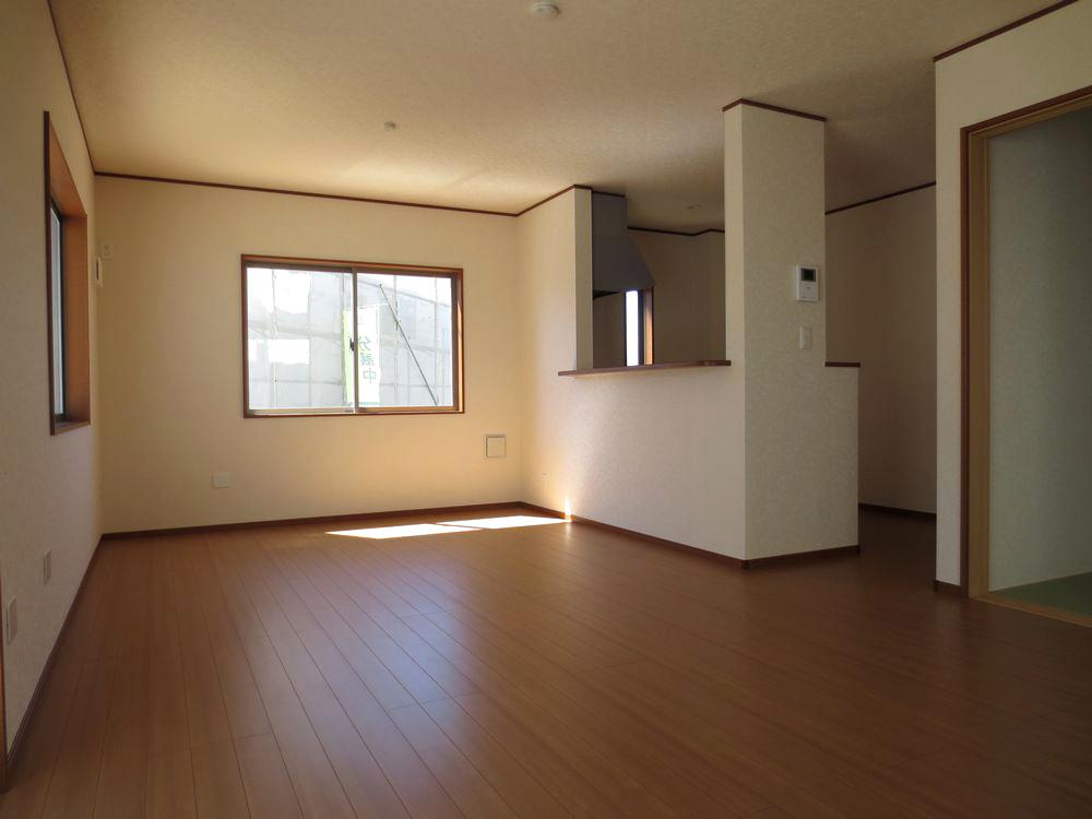 Living. ■ It uses a pair glass, There is a heat insulation effect, Do not worry about condensation. ■