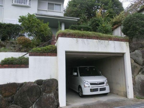 Parking lot. Yes garage digging! !