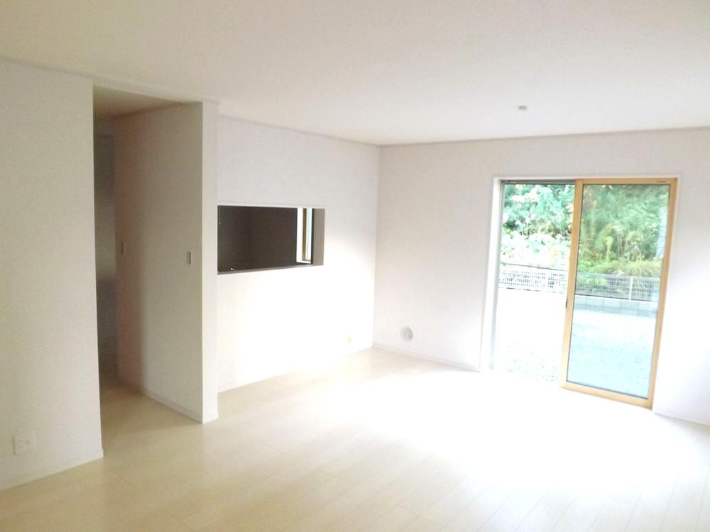 Living. Local Photos Comfortable space of all window glazing! 