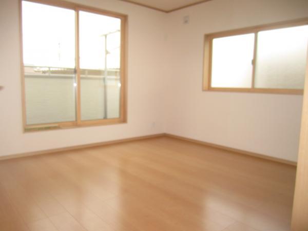 Non-living room. Each room of the storage enhancement