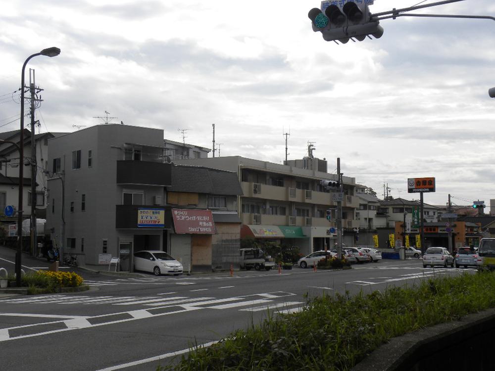 Local photos, including front road. Local (10 May 2013) Shooting