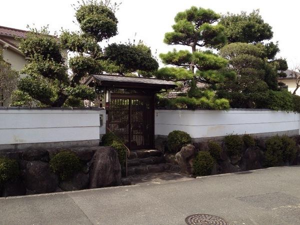 Local land photo. Extensive grounds