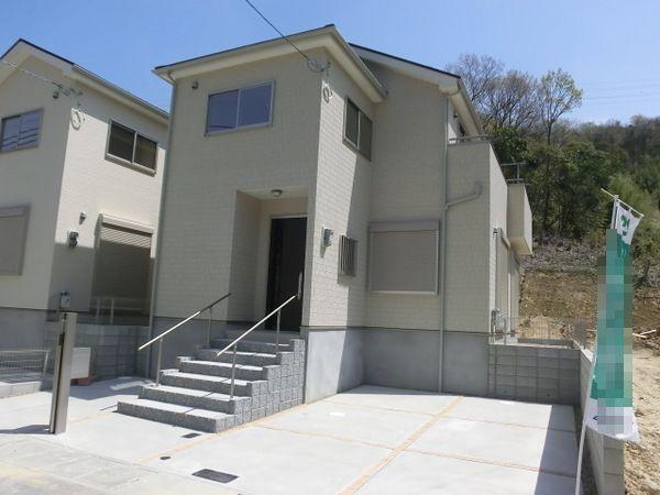 Local appearance photo. Building 3