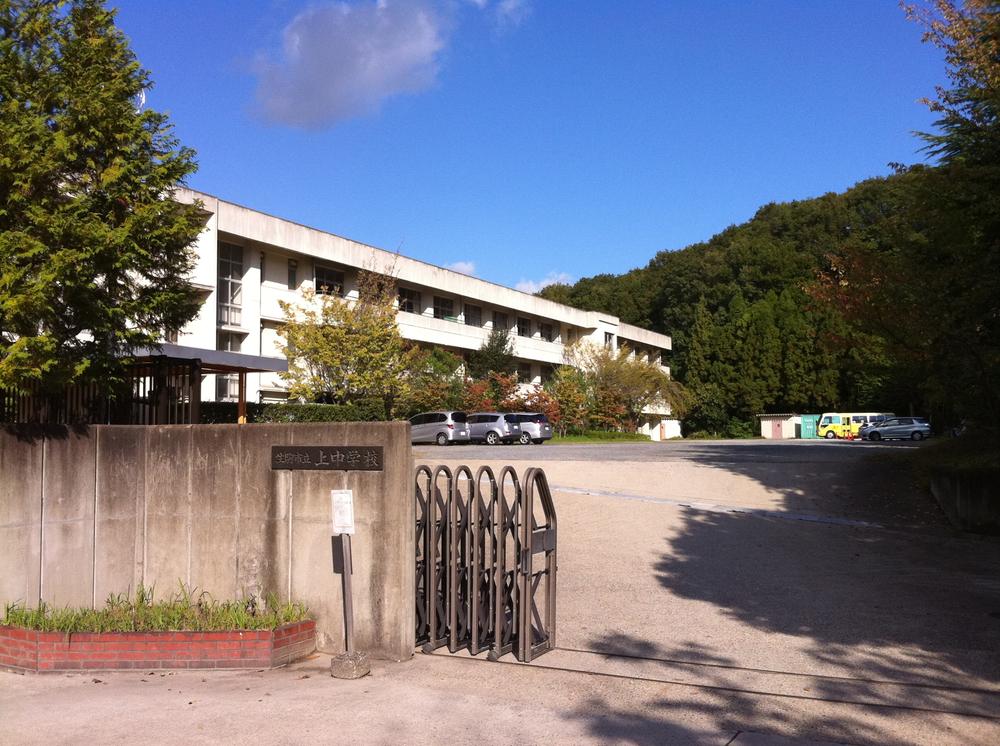 Other. Top junior high school School road is safe because the walk on the sidewalk.