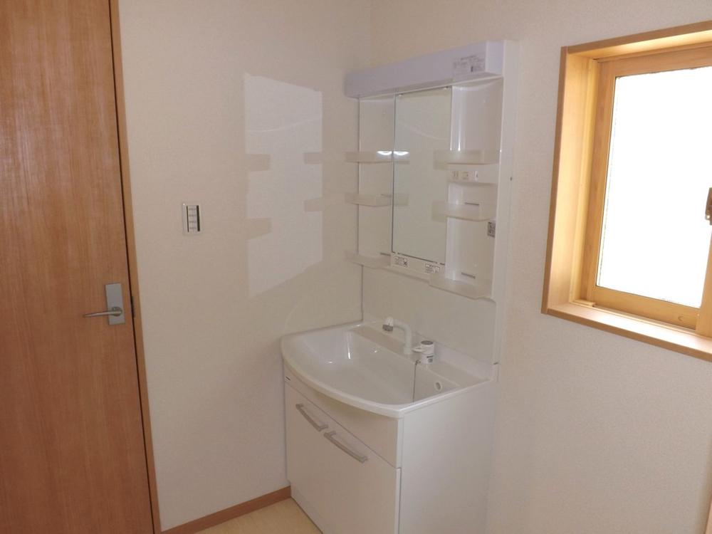 Other Equipment. With shampoo dresser!