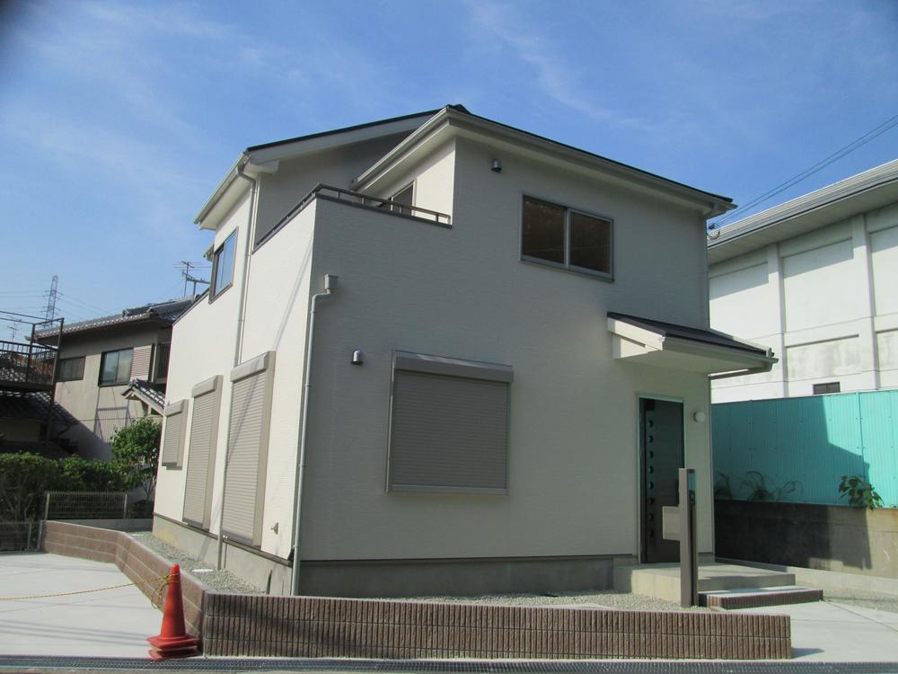 Local appearance photo. Bright house with plenty of sunshine