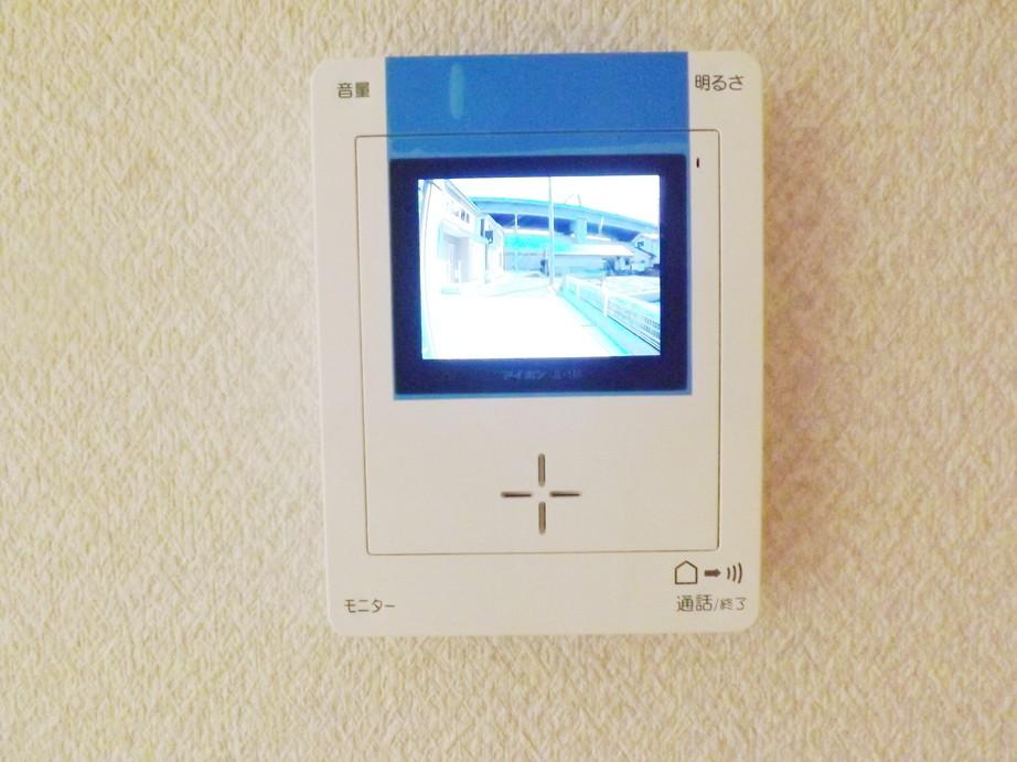 Security equipment. Adopt a color monitor intercom. Monitor featured that can check the state of the front door from the room when it becomes a little concerned about the outer. Children in the answering machine is also safe. 