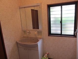 Wash basin, toilet. 2013 May 31, 2008 shooting