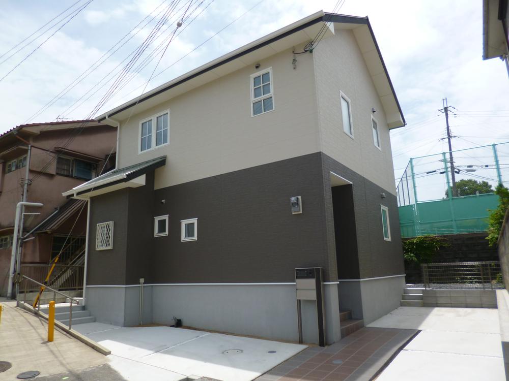 Local photos, including front road. appearance