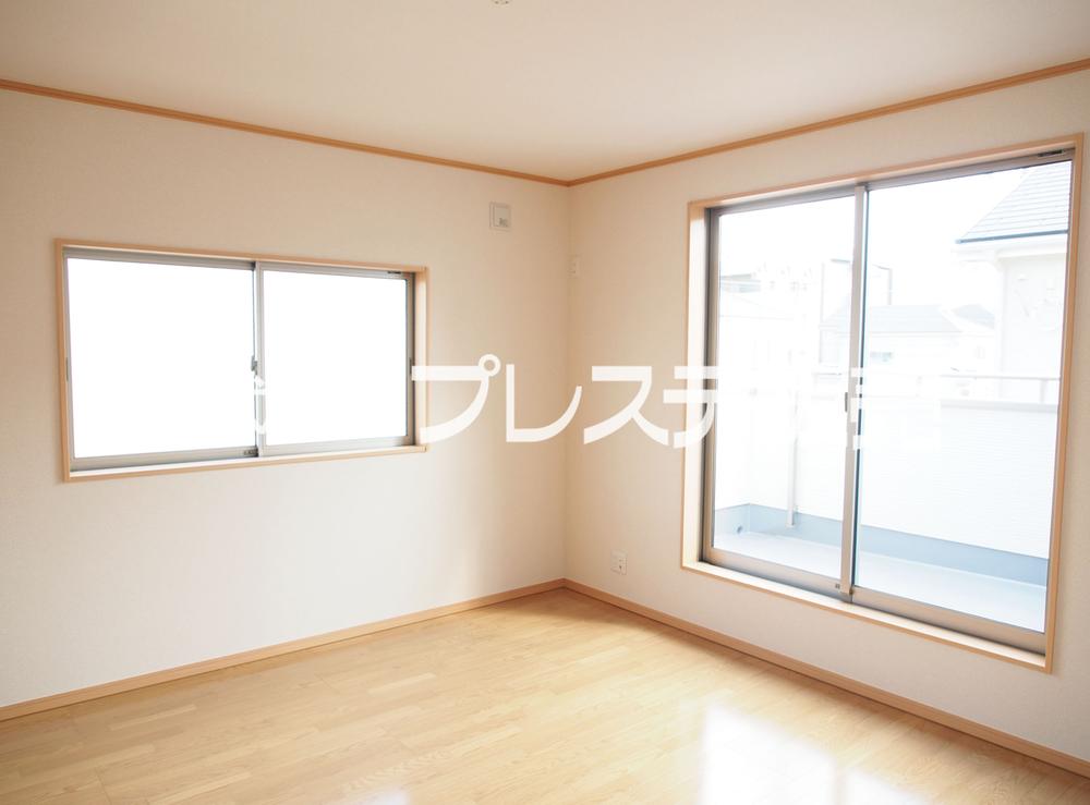 Same specifications photos (Other introspection). Second floor room construction cases