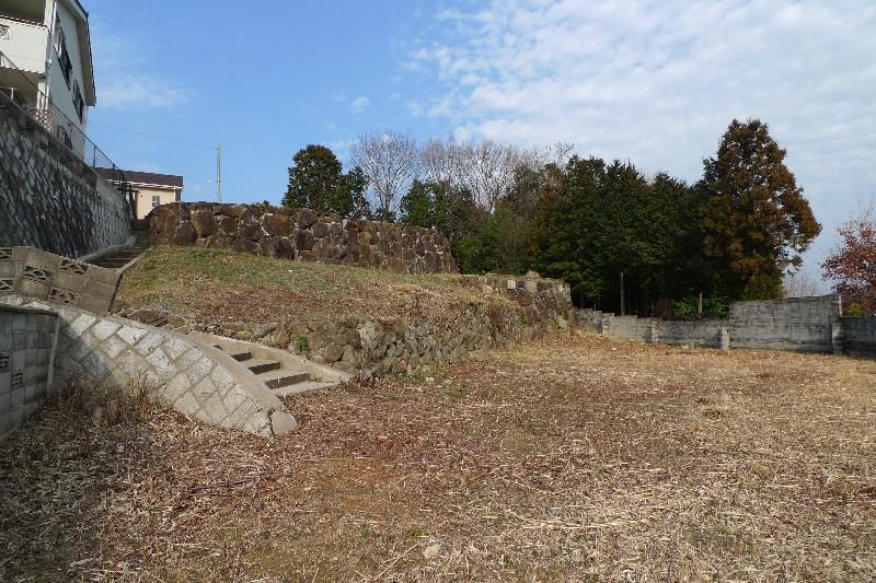 Local land photo. Look up a whole from local third stage