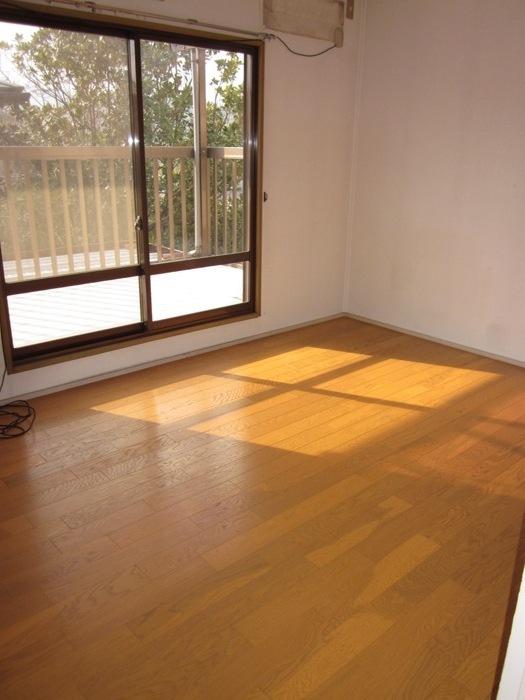 Non-living room. Indoor (12 May 2013) Shooting