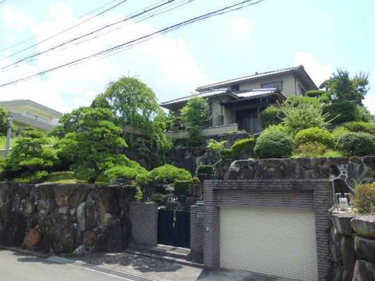 Local appearance photo. It was taken from the property front.