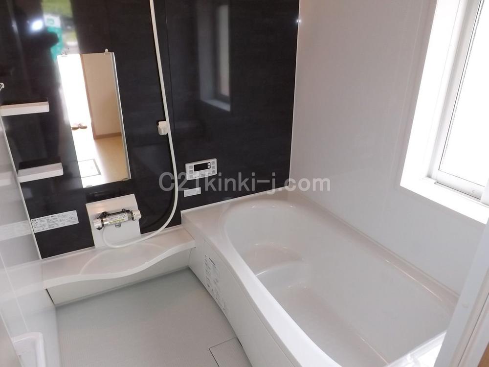 Bathroom. Local photo (bathroom) With bathroom heating dryer! 