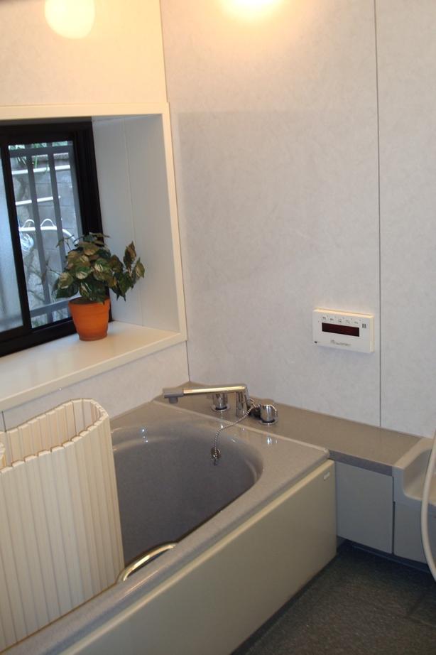 Bathroom. Indoor (10 May 2013) Shooting