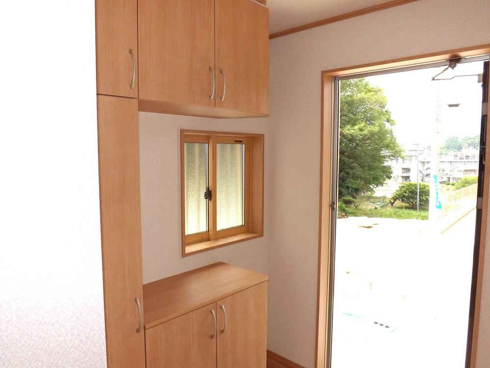 Other introspection. Local photos (entrance)