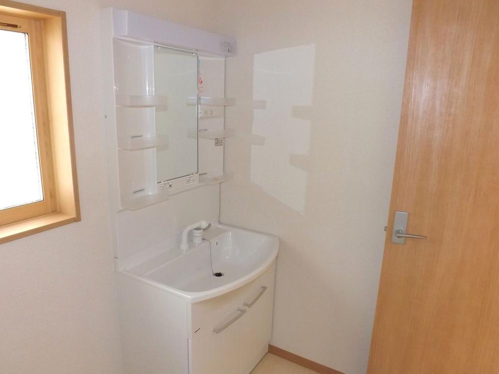 Other Equipment. With shampoo dresser! 