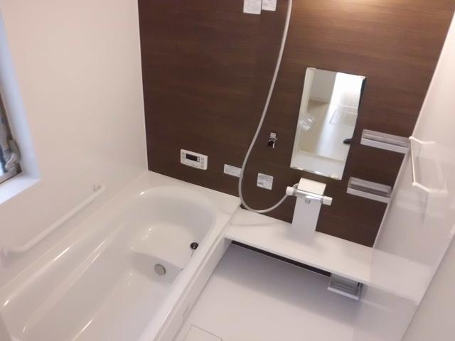 Bathroom. Spacious 1 tsubo (1616) Bathroom size