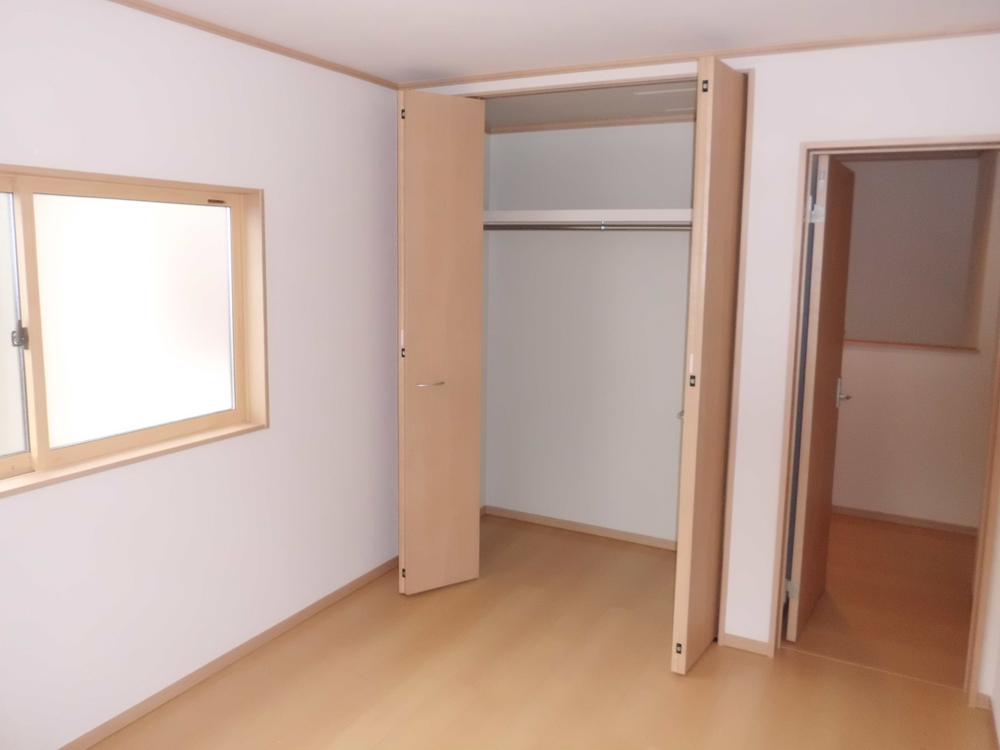 Other introspection. Each room can accommodate all the luggage there is a large closet