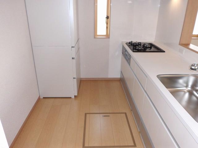 Kitchen. There is under-floor storage in the kitchen This is useful for storage of liquor and seasoning! !