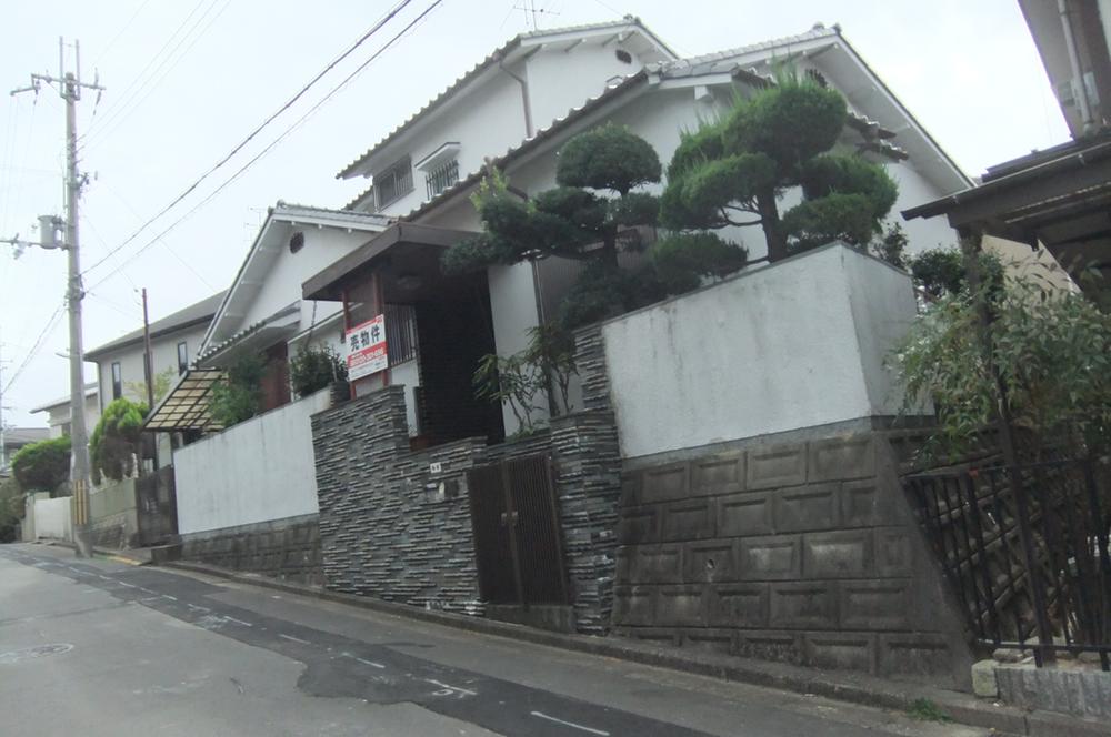 Local appearance photo. Local (10 May 2013) Shooting