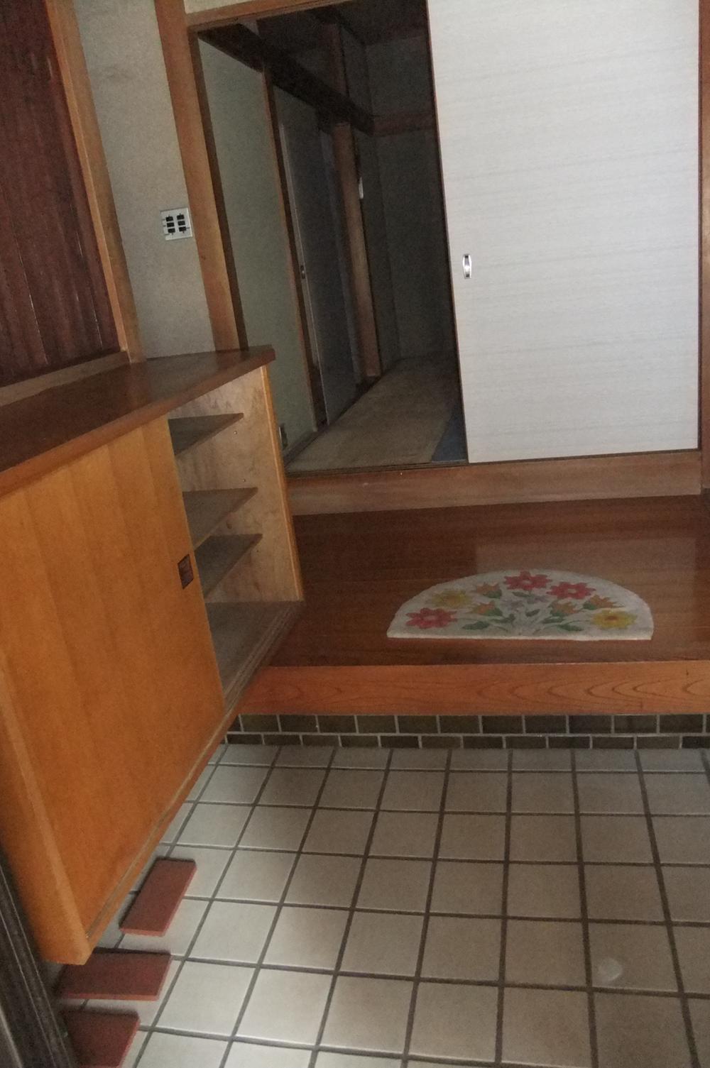 Entrance. Local (10 May 2013) Shooting