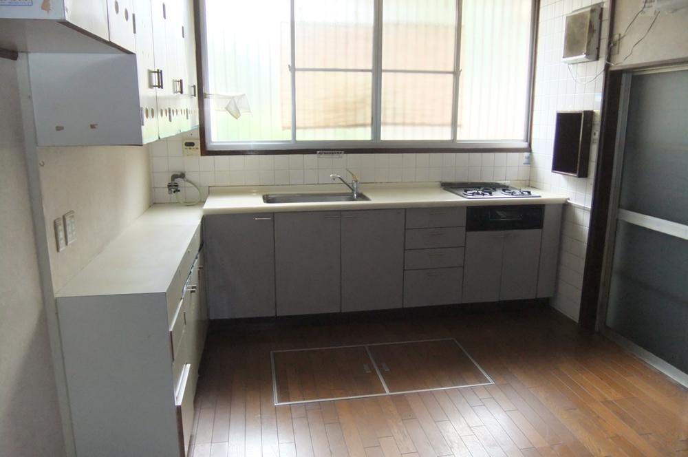 Kitchen. Indoor (10 May 2013) Shooting