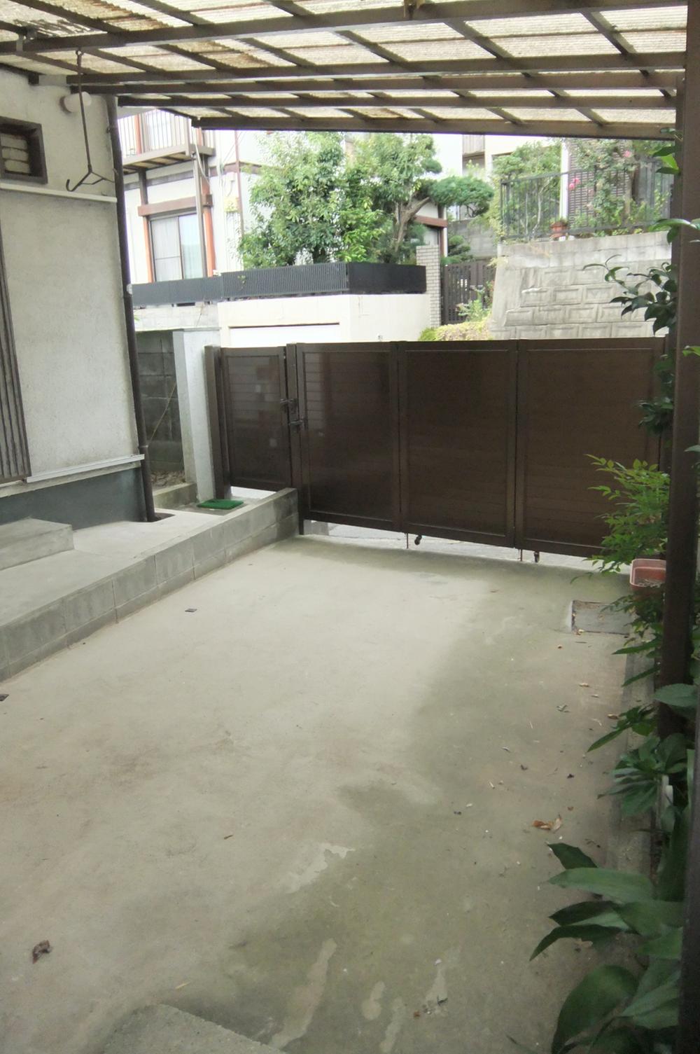 Parking lot. Local (10 May 2013) Shooting