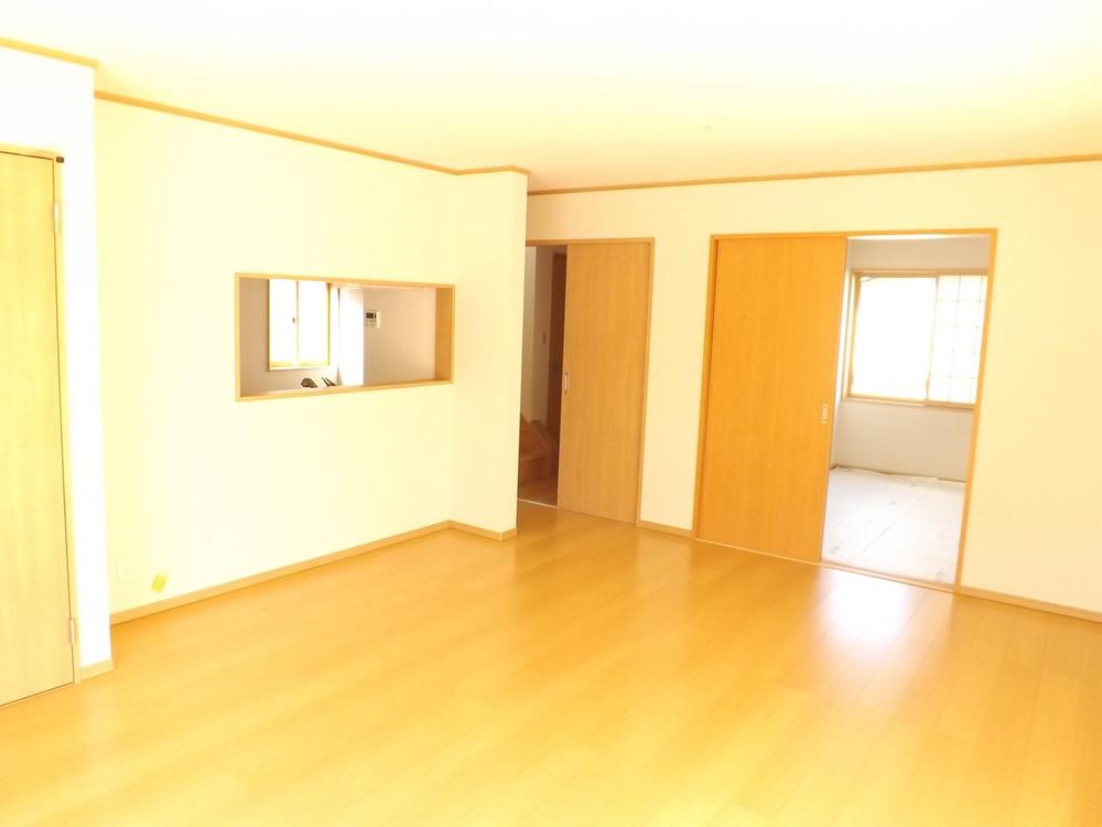 Living. Local photos (living) 18 Pledge spacious living comfortable space of!