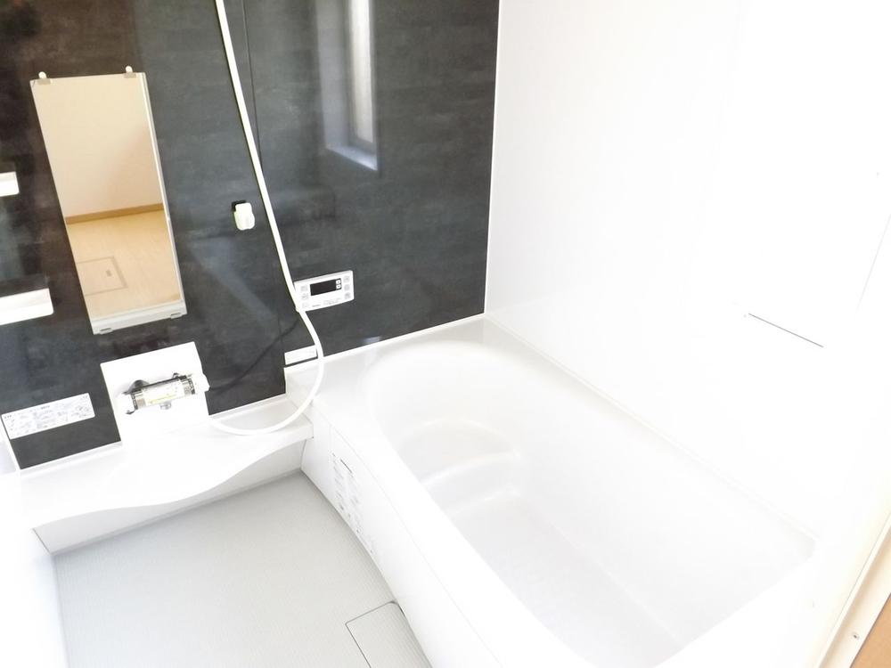 Bathroom. Local photo (bathroom) With bathroom heating dryer!