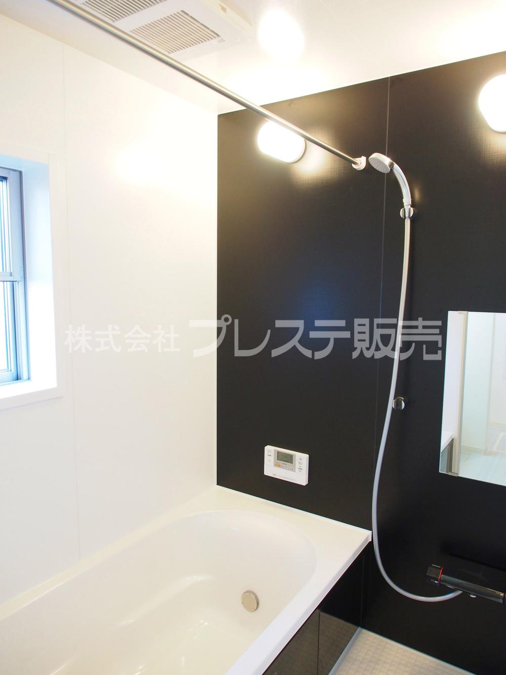 Bathroom. Local photo (bathroom) Standard equipped with a bathroom heating dryer!