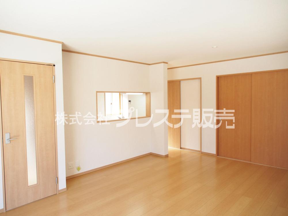 Living. Local Photos (1 Gochi living) Since both 2 House is the living of the south-facing, Good per yang