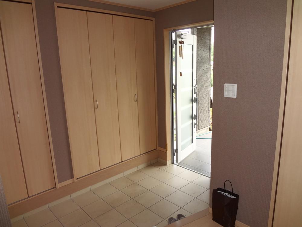 Entrance. Entrance spacious! Storage is also spacious!