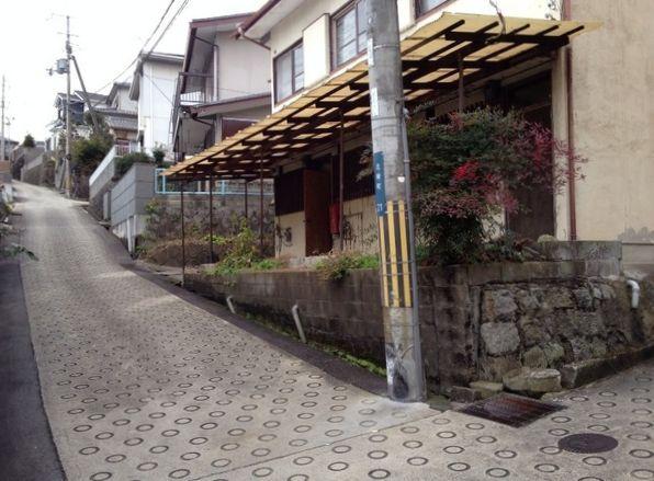 Local photos, including front road. For those looking for a calm living environment!