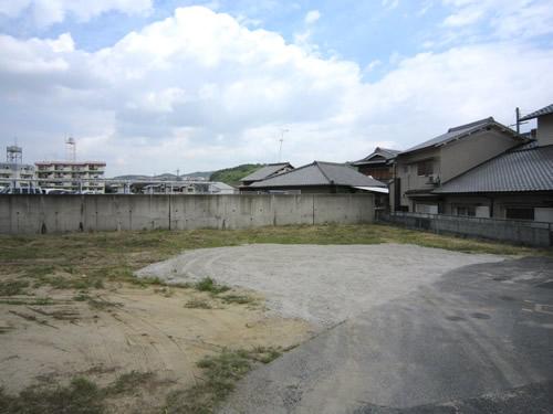 Local photos, including front road. Local (September 2013) is a shooting flat terrain