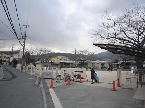 kindergarten ・ Nursery. Ikoma Minami to kindergarten 160m walk 2 minutes "easily, Stronger power to live, "the foster - exciting ・ Carefree ・ Season well - There educational goals