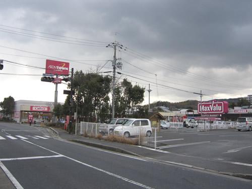Shopping centre. 60m walk 1 minute until the ion Town Ikoma South Shopping Center Maxvalu, The ・ Daiso, Hotel etc. Convenient for daily shopping and steep shopping