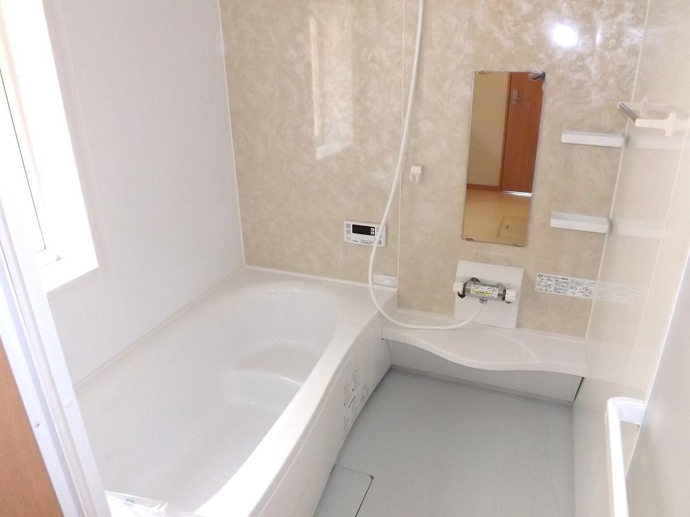 Bathroom. Local photo (bathroom) Half-length bathing large tub, Carat floor