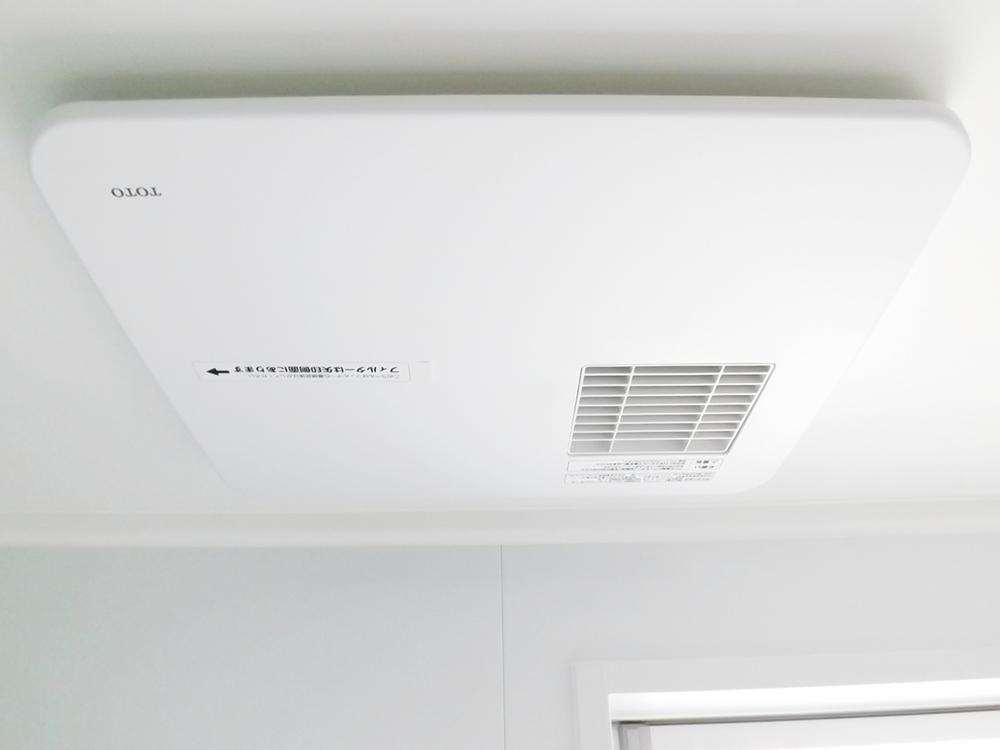 Cooling and heating ・ Air conditioning. When it's cold, I'm happy in the rainy season of the room Dried, Bathroom heating dryer! 