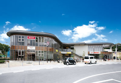 Shopping centre. In the SOLTE Shiraniwadai Shiraniwadai Station. Cram school or hair salon, Enter the bank, etc.