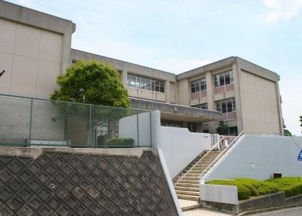 Junior high school. Ikoma 1341m to stand Guangming Middle School