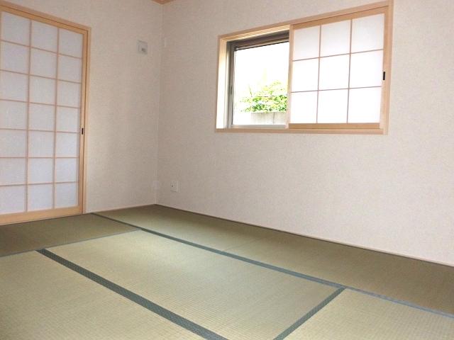 Other introspection. Japanese-style room that can cope with sudden visitor This space is calm and the tatami of incense