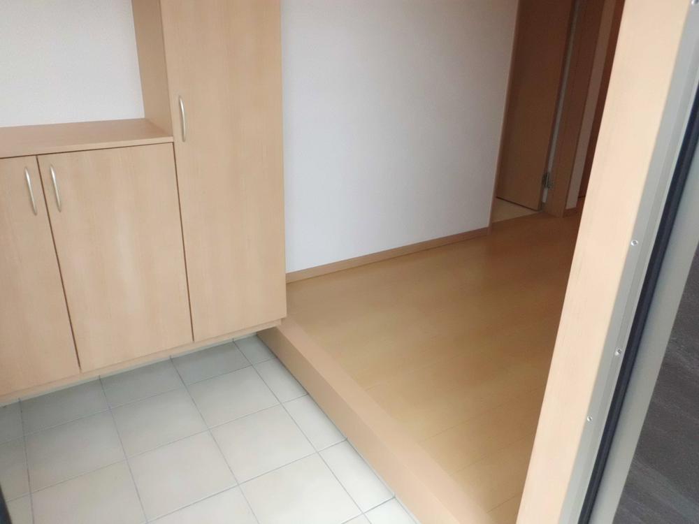 Entrance. Entrance also relaxed at the time of visitor. 