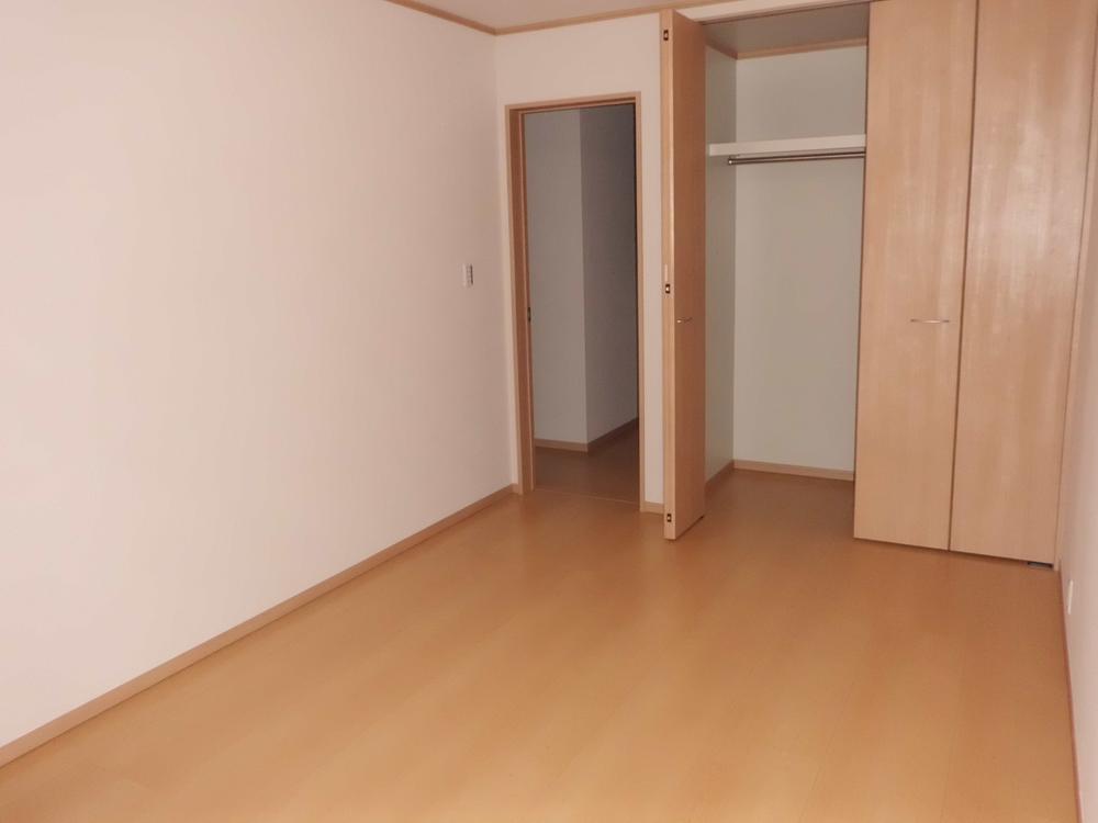 Other introspection. Each room can accommodate all the luggage there is a large closet